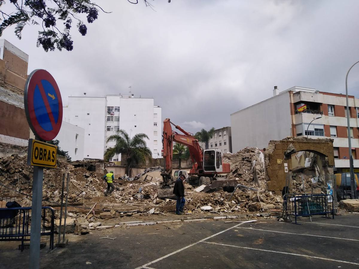 FOTOS: Demolición del chalé de Casanova en Cádiz