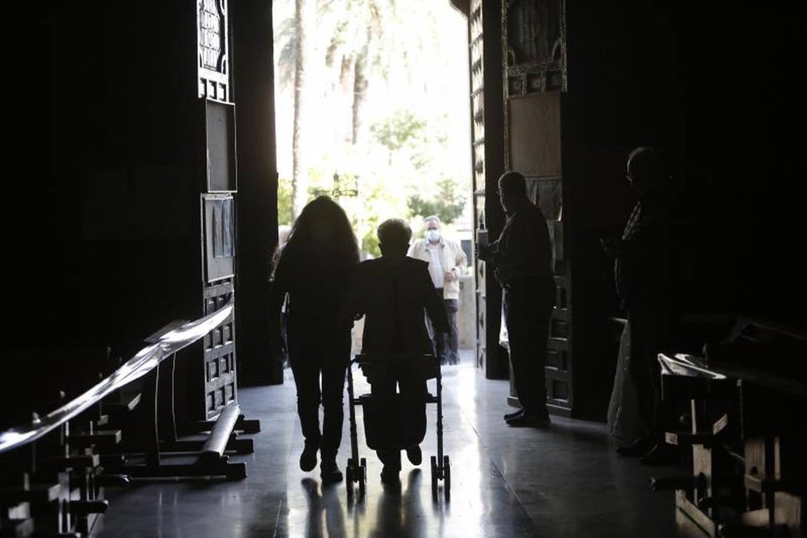 La visita al Rescatado en el primer viernes con los templos abiertos, en imágenes