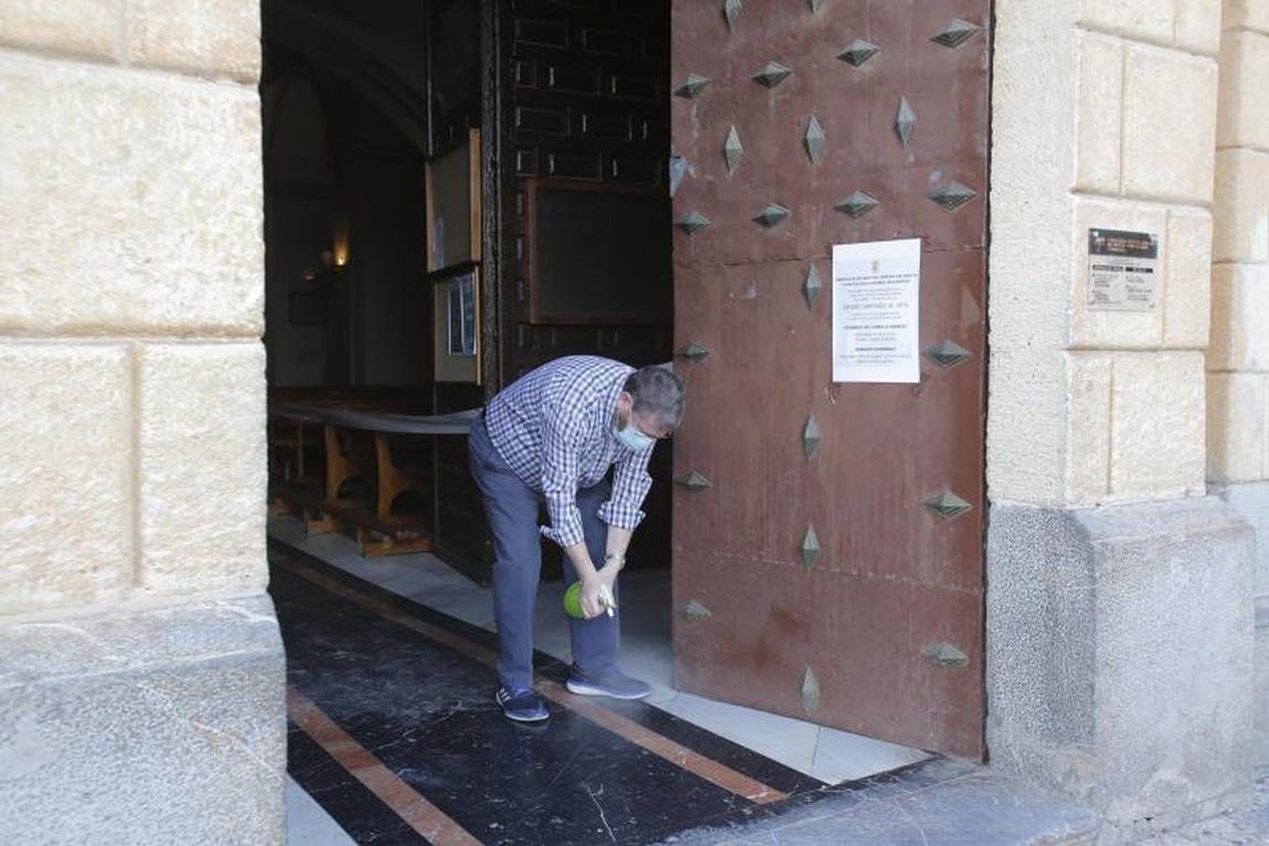 La visita al Rescatado en el primer viernes con los templos abiertos, en imágenes