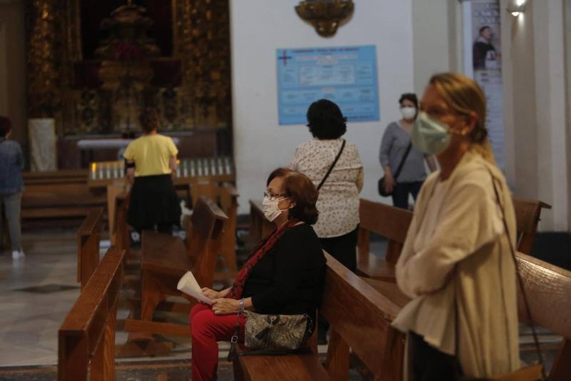 La visita al Rescatado en el primer viernes con los templos abiertos, en imágenes
