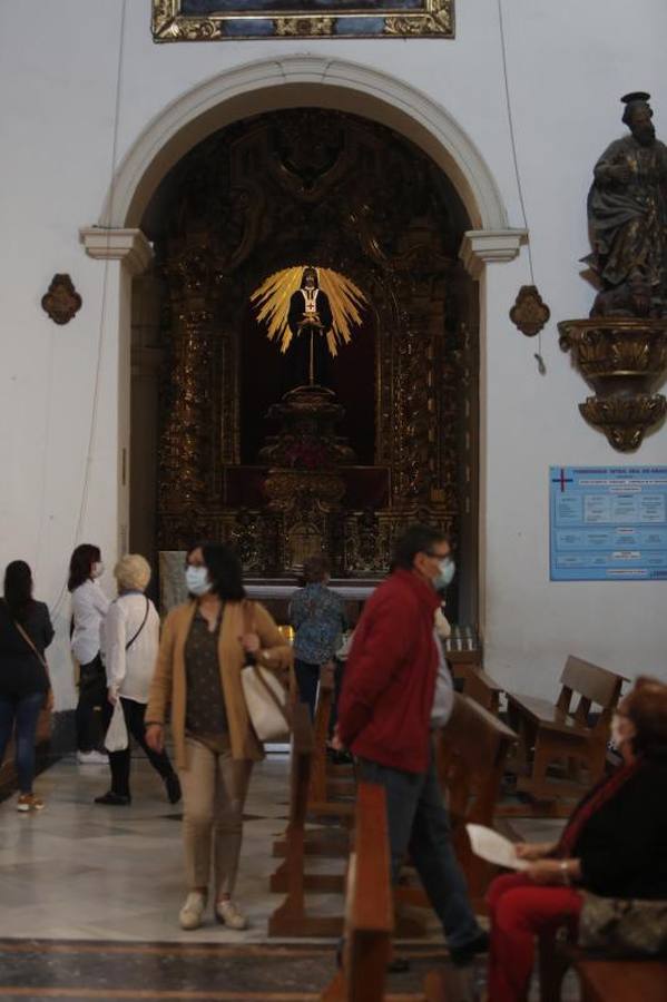 La visita al Rescatado en el primer viernes con los templos abiertos, en imágenes