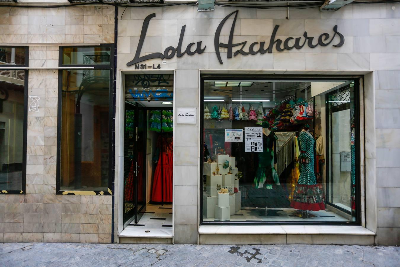 La moda flamenca se viste de luto en Sevilla