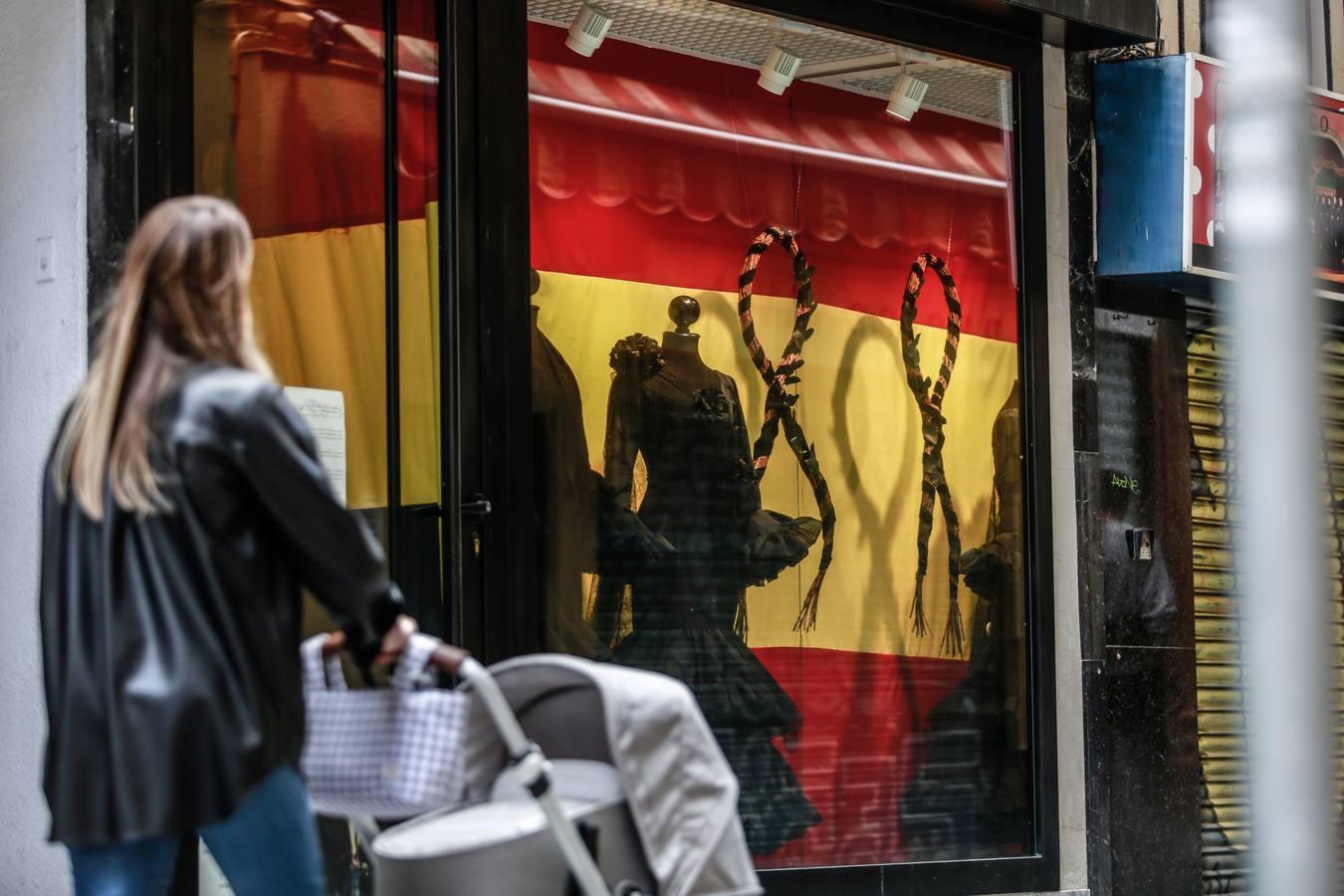 La moda flamenca se viste de luto en Sevilla