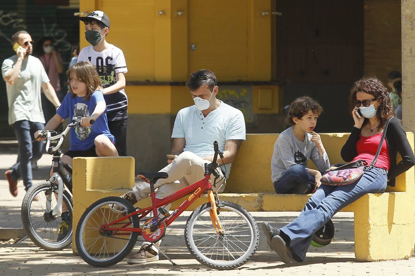 La «nueva normalidad» ya llena paseos y terrazas en Sevilla