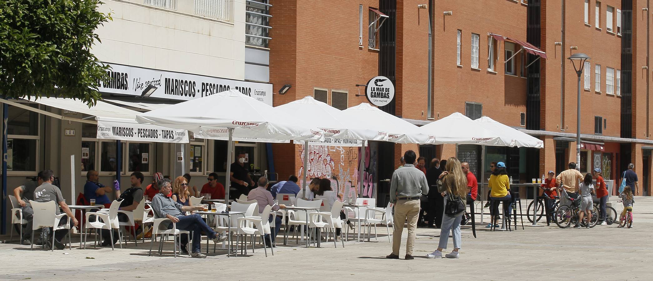 La «nueva normalidad» ya llena paseos y terrazas en Sevilla