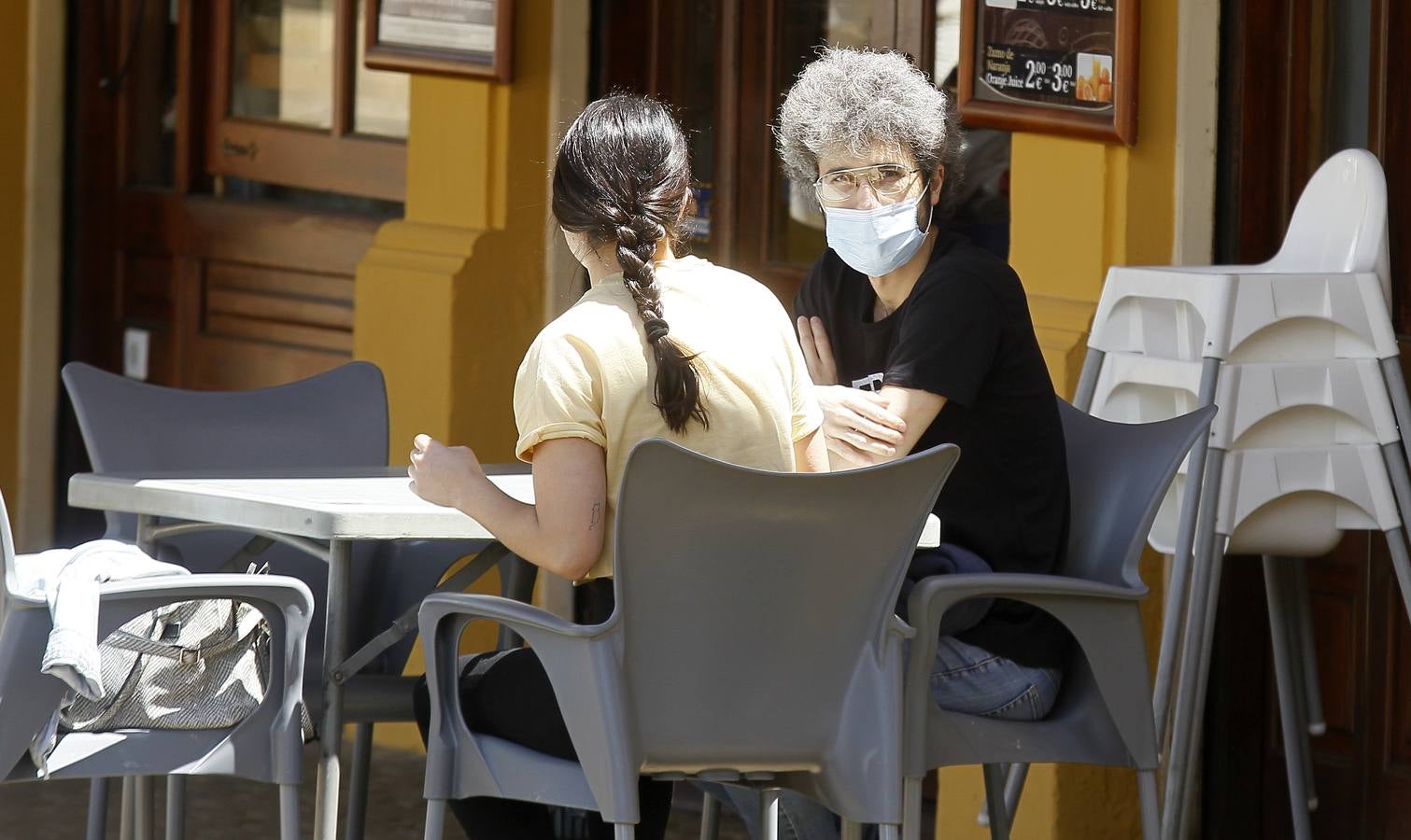 La «nueva normalidad» ya llena paseos y terrazas en Sevilla