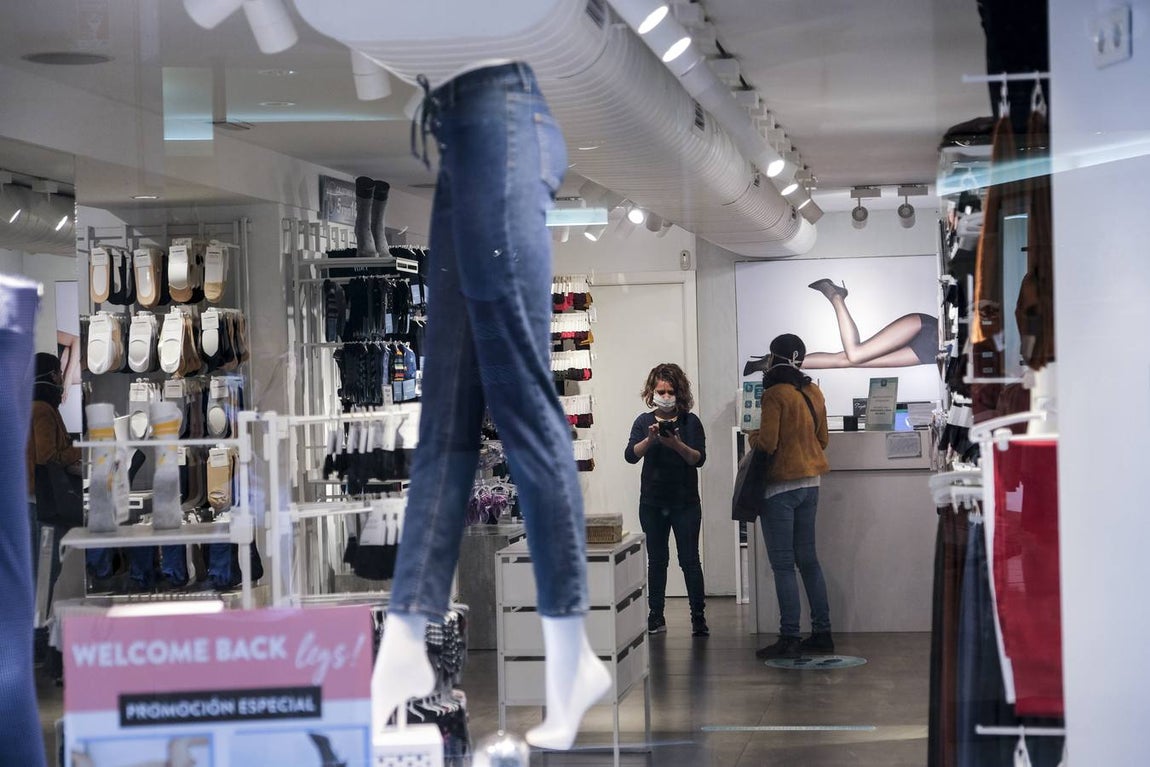 FOTOS: Un sábado gaditano entre el miedo y el regreso a la normalidad