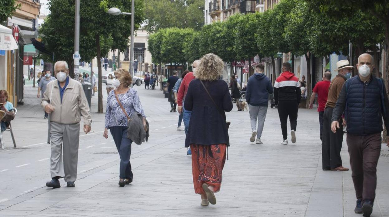 En imágenes, cada vez más ambiente en las calles de Triana y el Centro