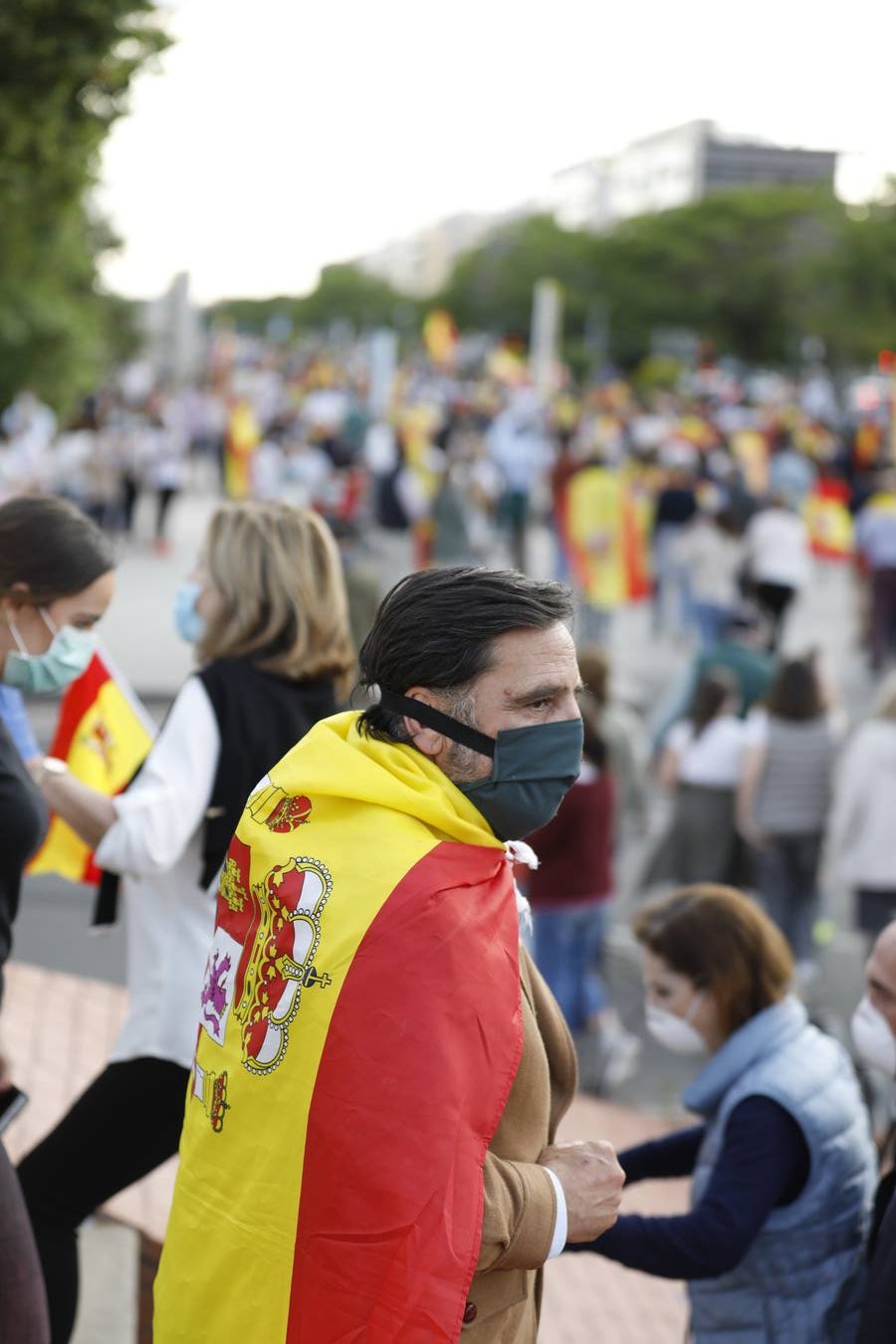 En imágenes, centenares de cordobeses protestan contra Sánchez en el Vial