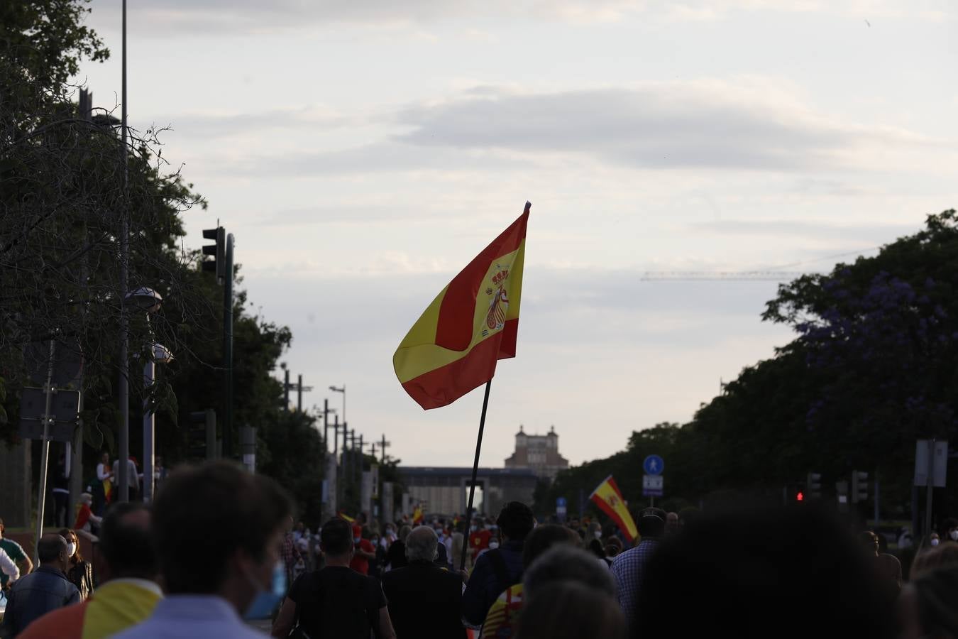 En imágenes, centenares de cordobeses protestan contra Sánchez en el Vial