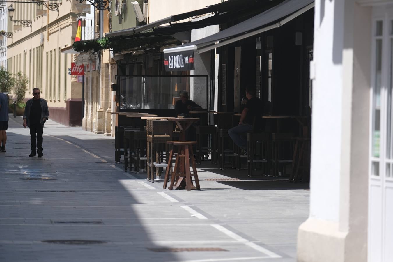 FOTOS: Cádiz llena paseos y terrazas en la «nueva normalidad» de la Fase 1