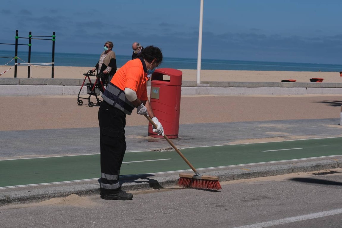 FOTOS: Cádiz llena paseos y terrazas en la «nueva normalidad» de la Fase 1