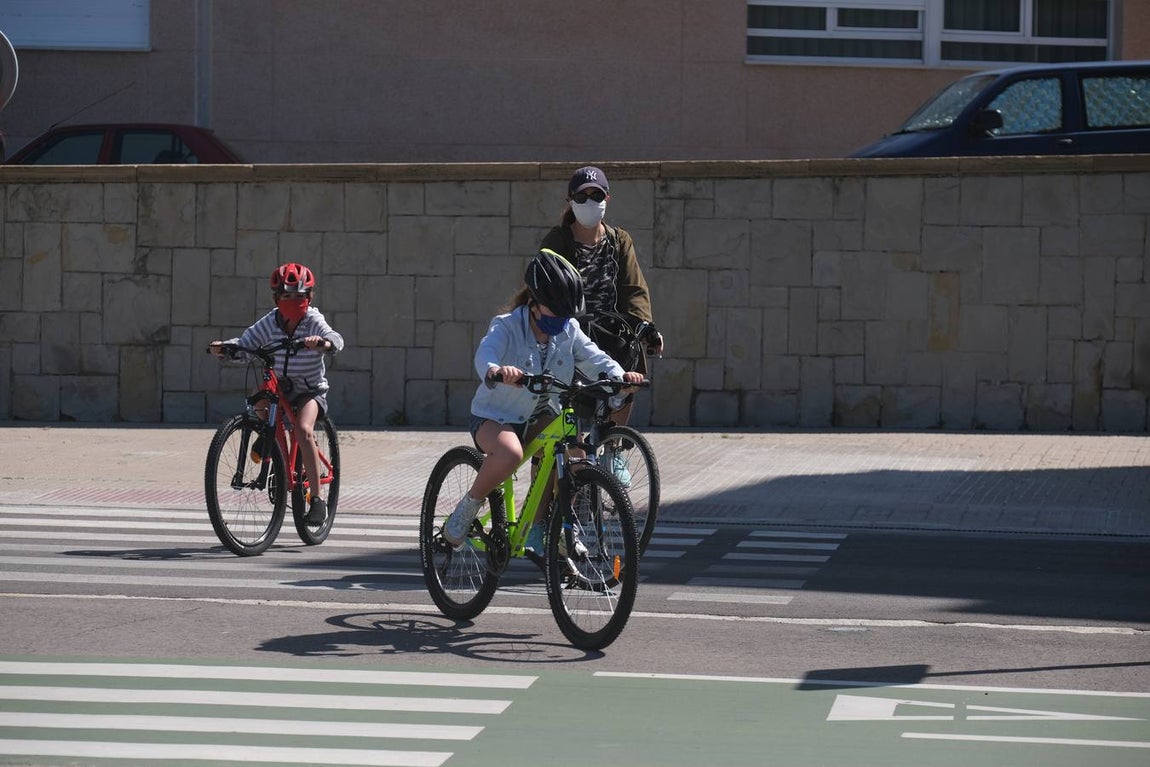 FOTOS: Cádiz llena paseos y terrazas en la «nueva normalidad» de la Fase 1
