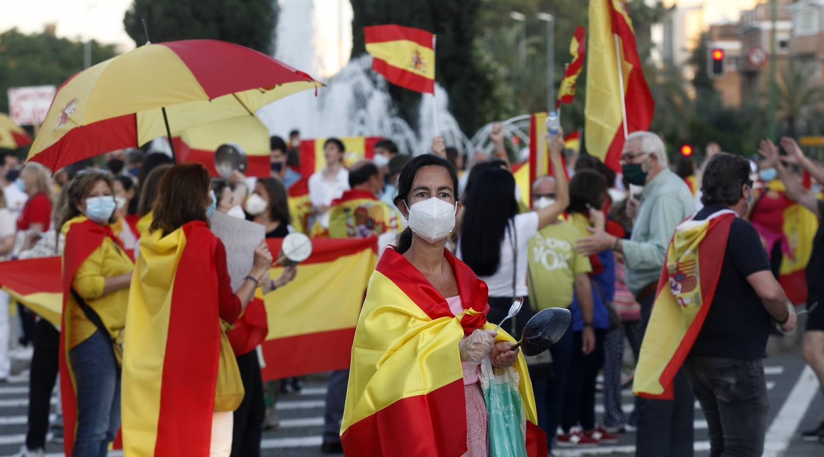 Protesta en Sevilla contra el presidente Pedro Sánchez, en imágenes