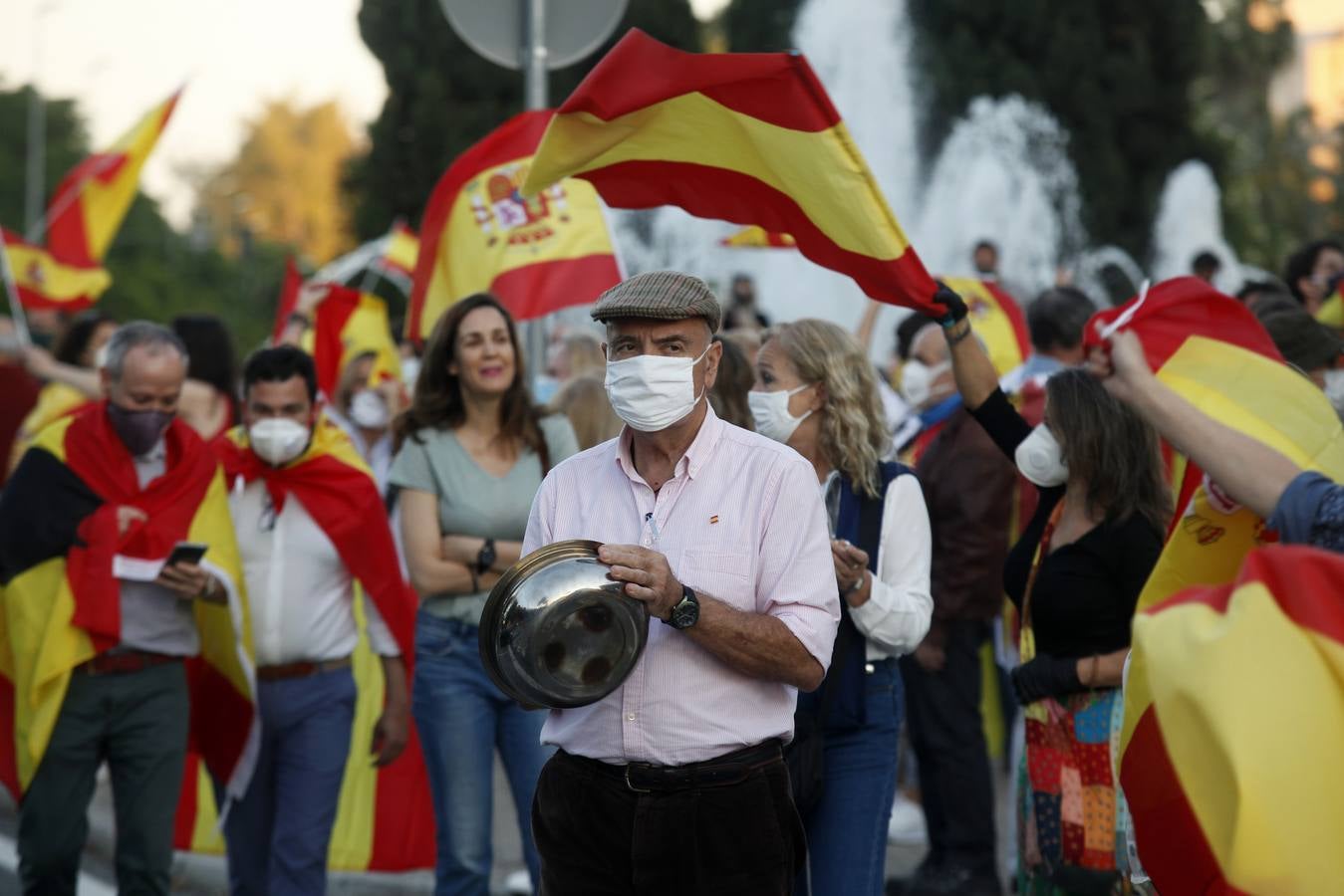 Protesta en Sevilla contra el presidente Pedro Sánchez, en imágenes