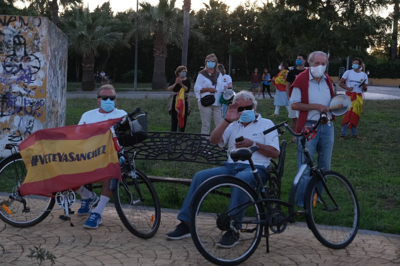 FOTOS: Cacerolada en El Puerto de Santa María contra la gestión de Pedro Sánchez