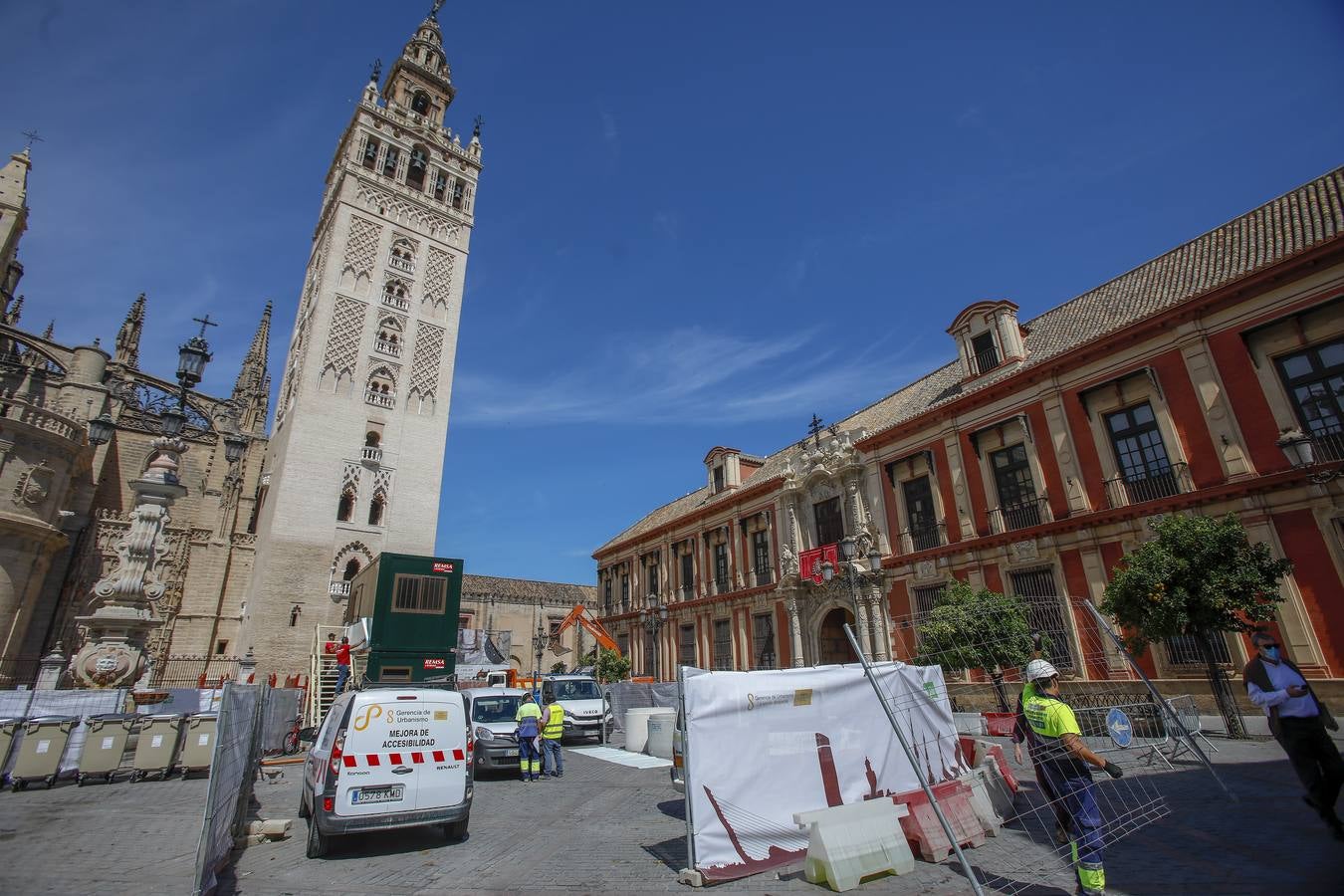 Las obras para la peatonalización de Mateos Gago continúan avanzando en los tres tramos contemplados