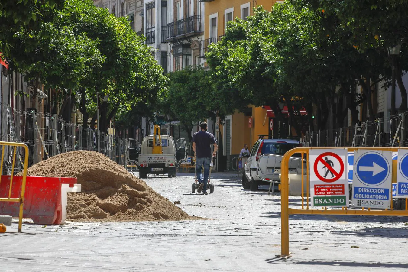Las obras para la peatonalización de Mateos Gago continúan avanzando en los tres tramos contemplados