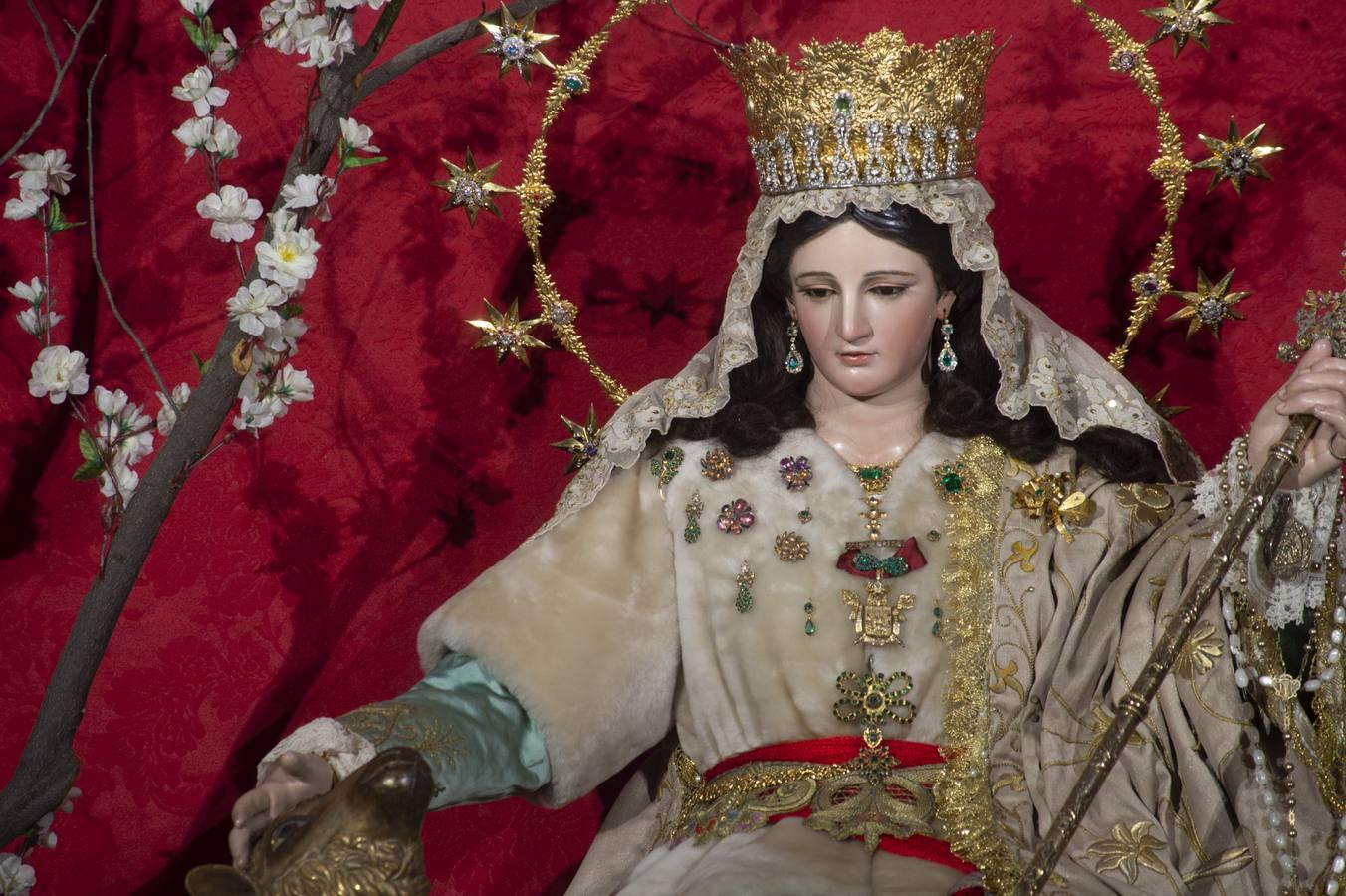 El altar de novena de la Pastora de Capuchinos