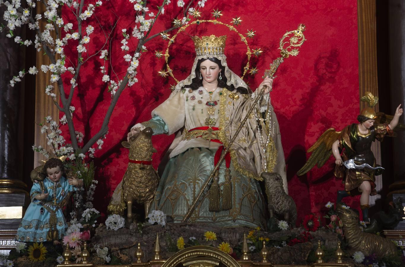 El altar de novena de la Pastora de Capuchinos