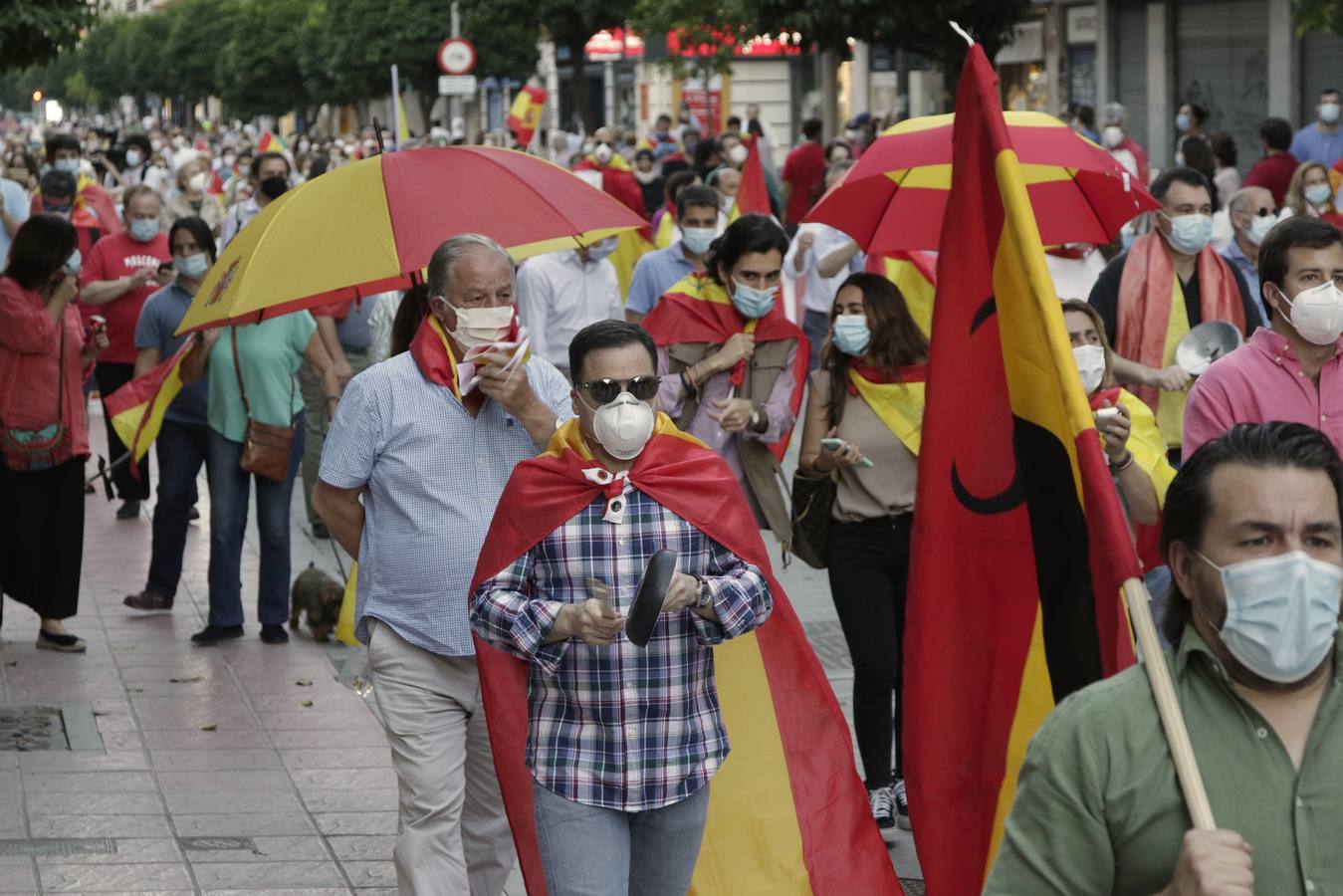 Nueva cacerolada de protesta contra Pedro Sánchez en Sevilla