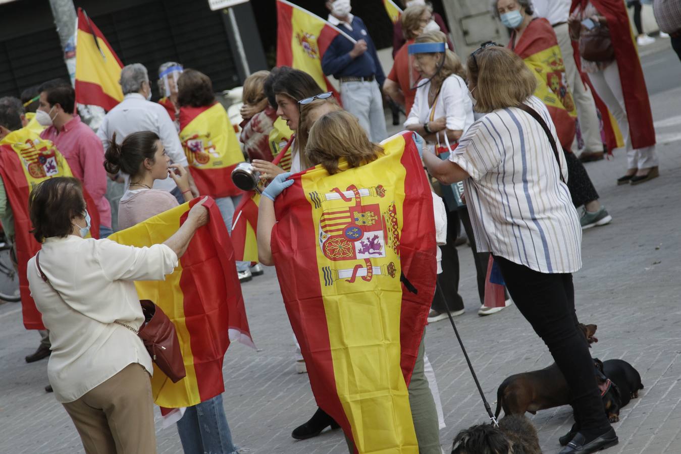 Nueva cacerolada de protesta contra Pedro Sánchez en Sevilla