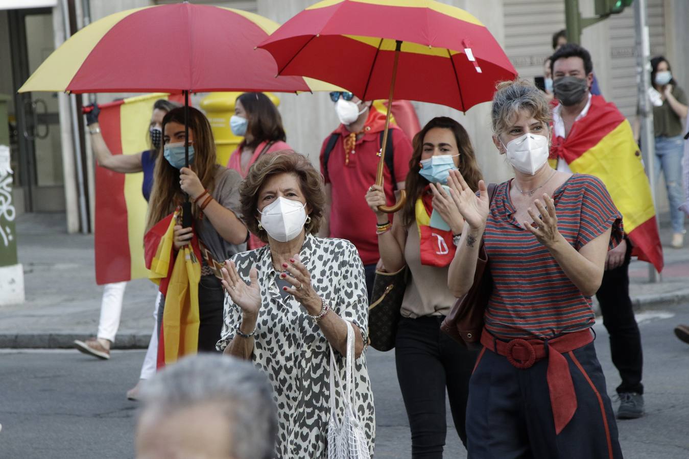 Nueva cacerolada de protesta contra Pedro Sánchez en Sevilla