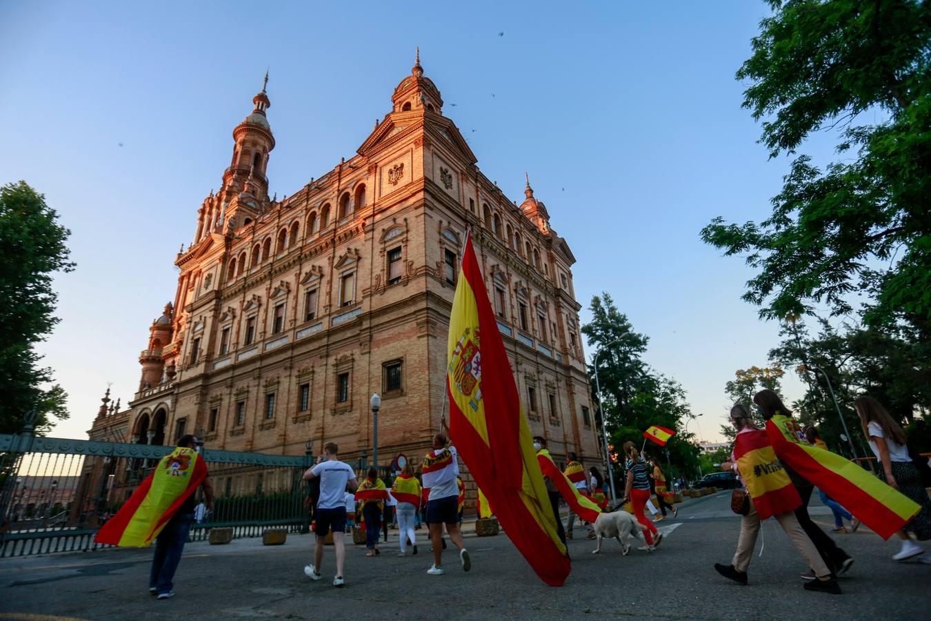 La cacerolada de Sevilla llega a la Plaza de España