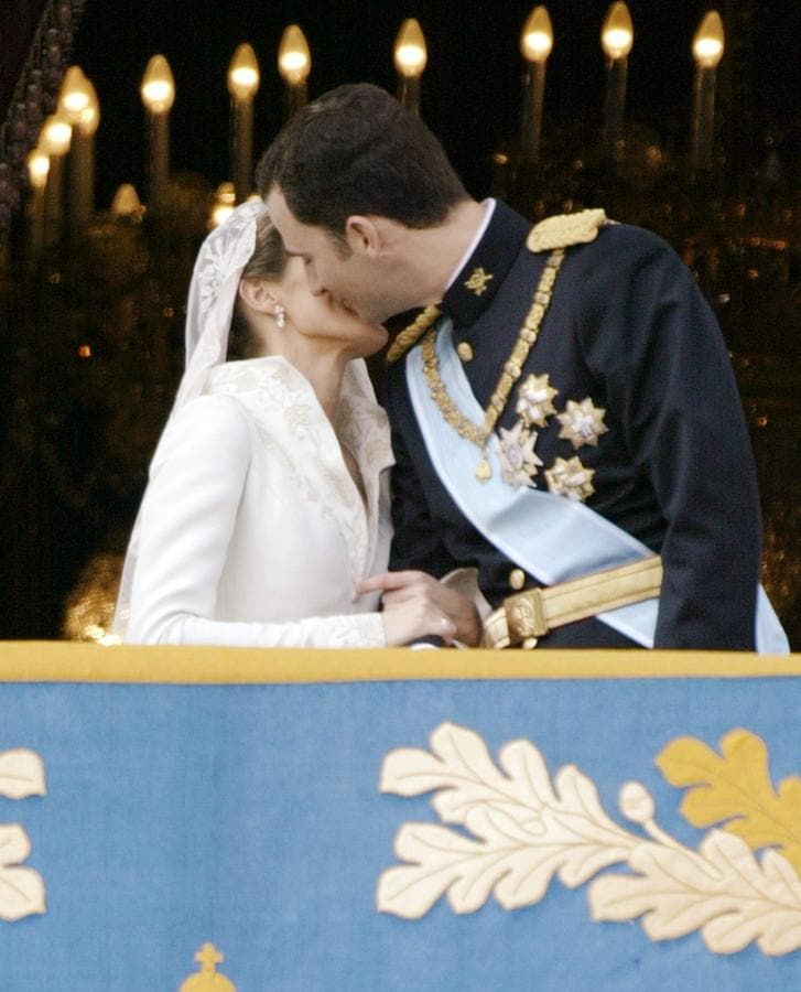 Los 16 años de matrimonio de los Reyes Felipe y Letizia, en imágenes