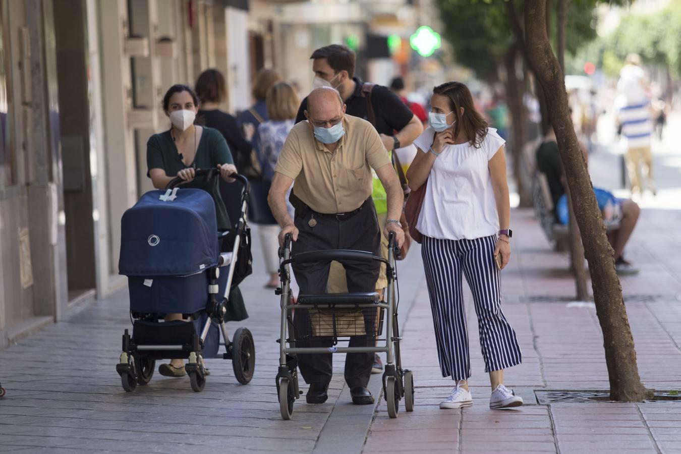 Primer día de uso obligatorio de mascarillas en Sevilla