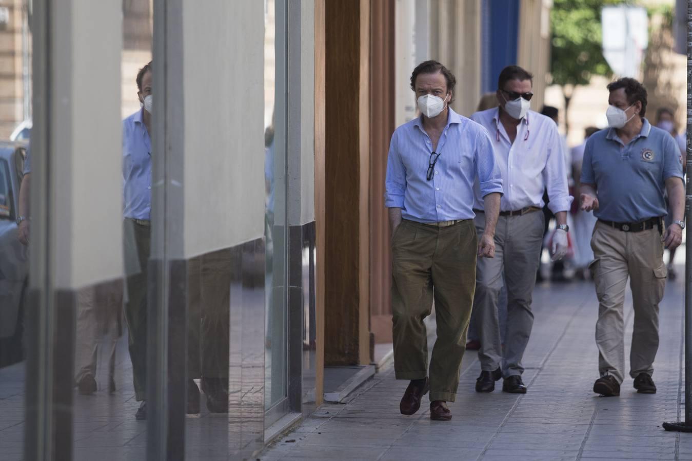 Primer día de uso obligatorio de mascarillas en Sevilla