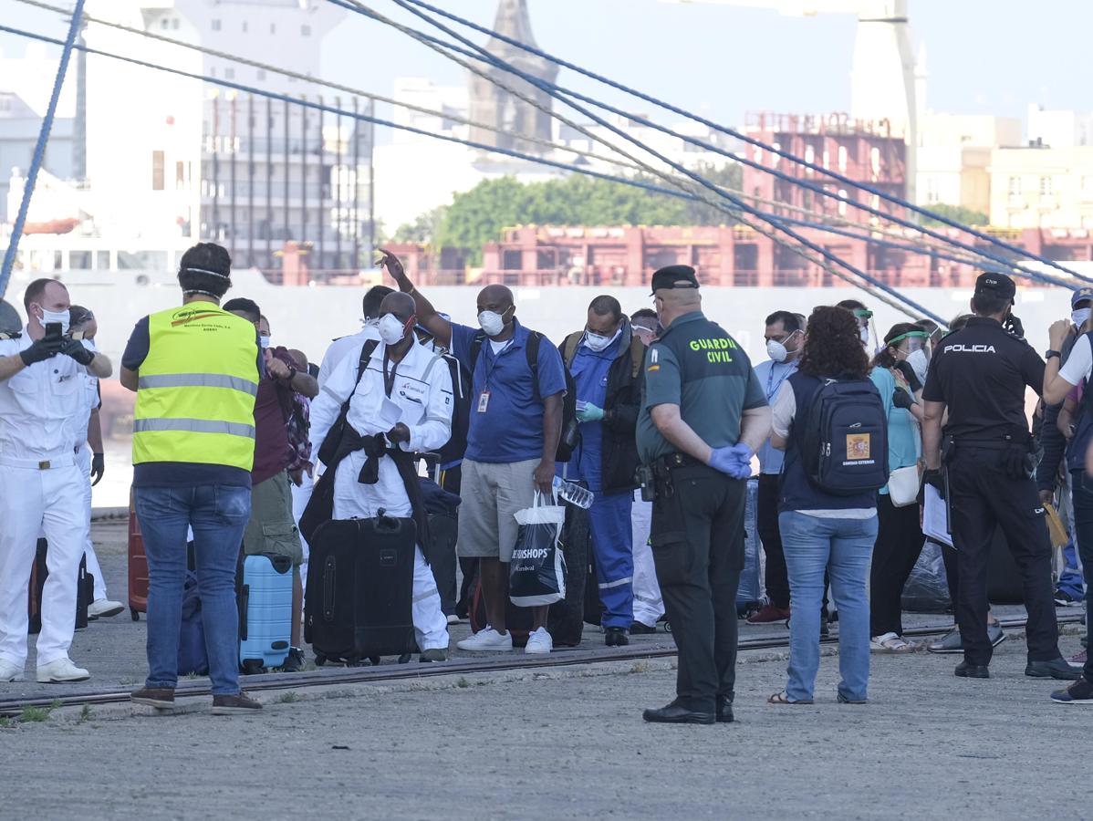 Fotos: Así la sido la marcha de la tripulación del crucero &#039;Carnival Victory&#039; de Cádiz