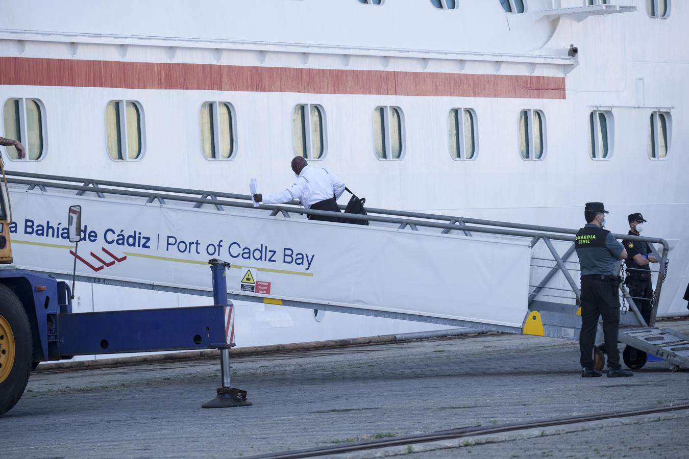 Fotos: Así la sido la marcha de la tripulación del crucero &#039;Carnival Victory&#039; de Cádiz