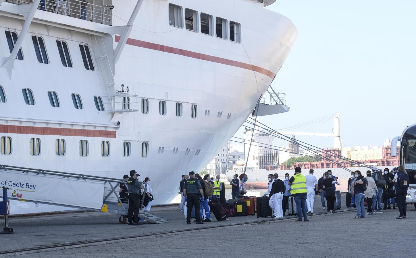 Fotos: Así la sido la marcha de la tripulación del crucero &#039;Carnival Victory&#039; de Cádiz