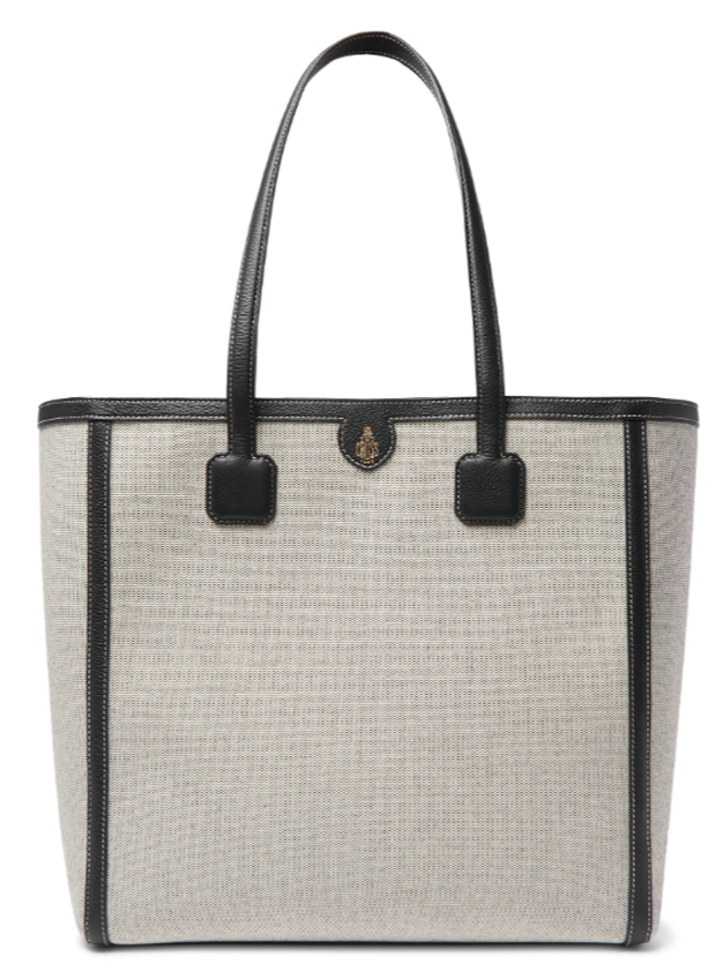 Bolso de Mark Cross. Hecho de lona y con asas de piel, la propuesta de la firma Mark Cross (Precio: 1675 euros).