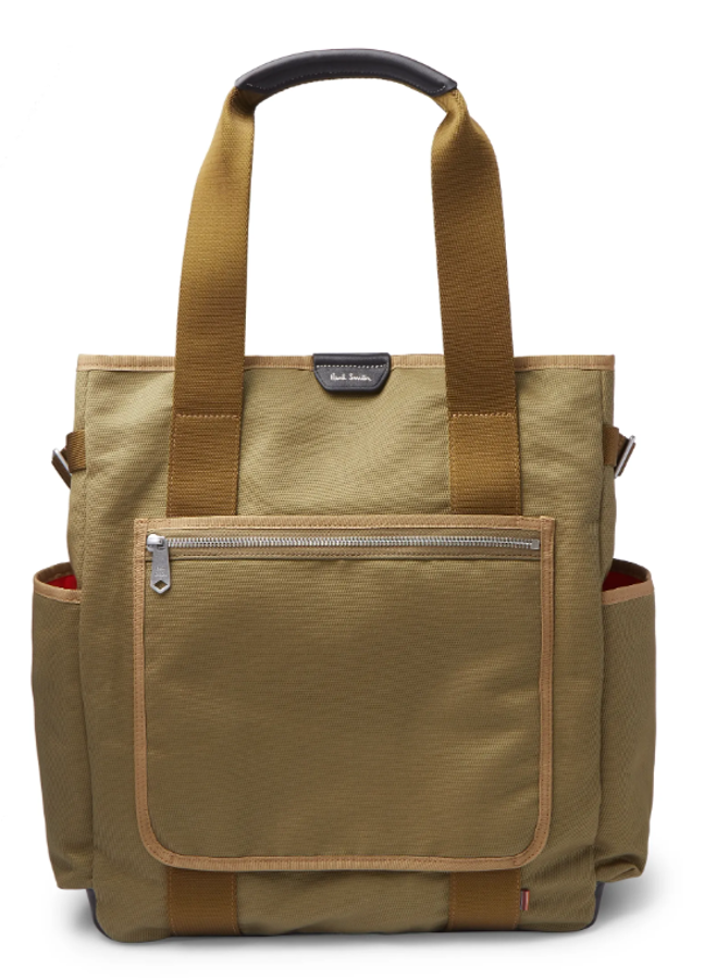 Bolso de Paul Smith. Para los looks informales, bolsa color caqui de Paul Smith (Precio: 455 euros)