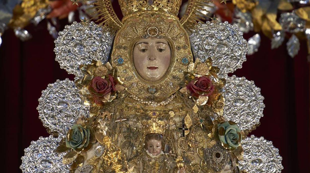 La Virgen del Rocío, preparada para Pentecostés