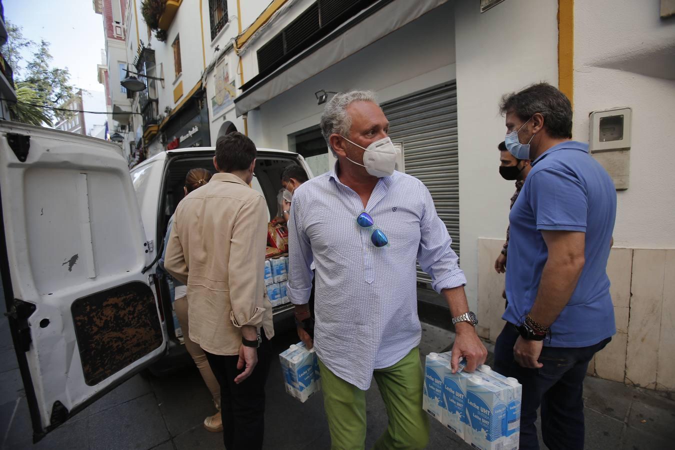 La entrega de alimentos de Centro Córdoba a Cáritas, en imágenes