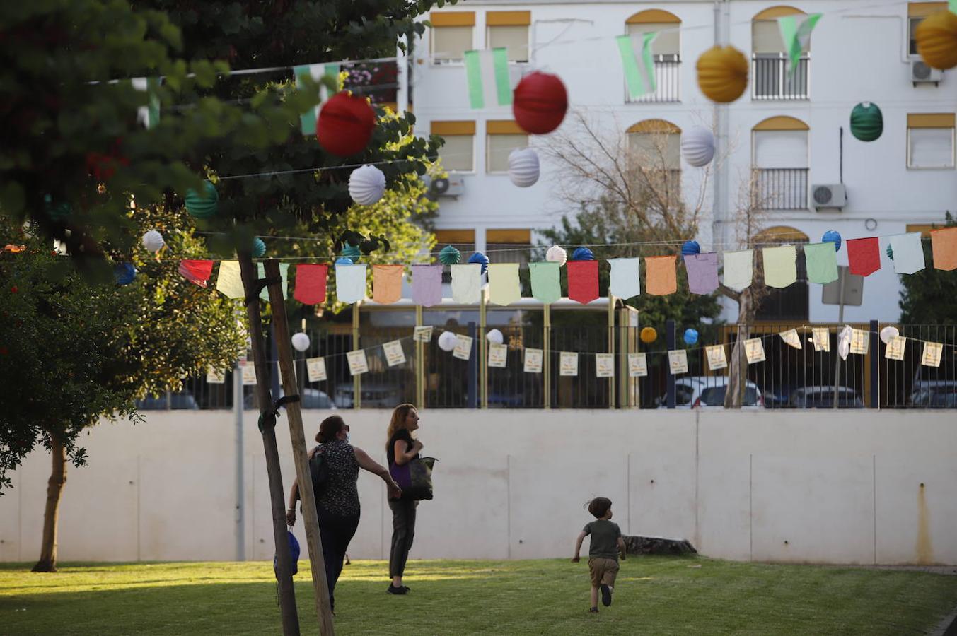 En imágenes, la Feria de Córdoba se vive en los balcones