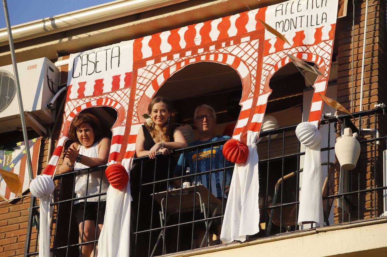 En imágenes, la Feria de Córdoba se vive en los balcones