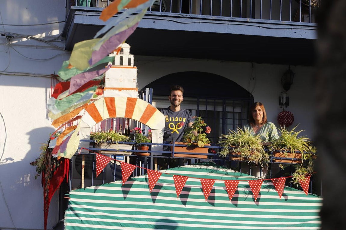 En imágenes, la Feria de Córdoba se vive en los balcones