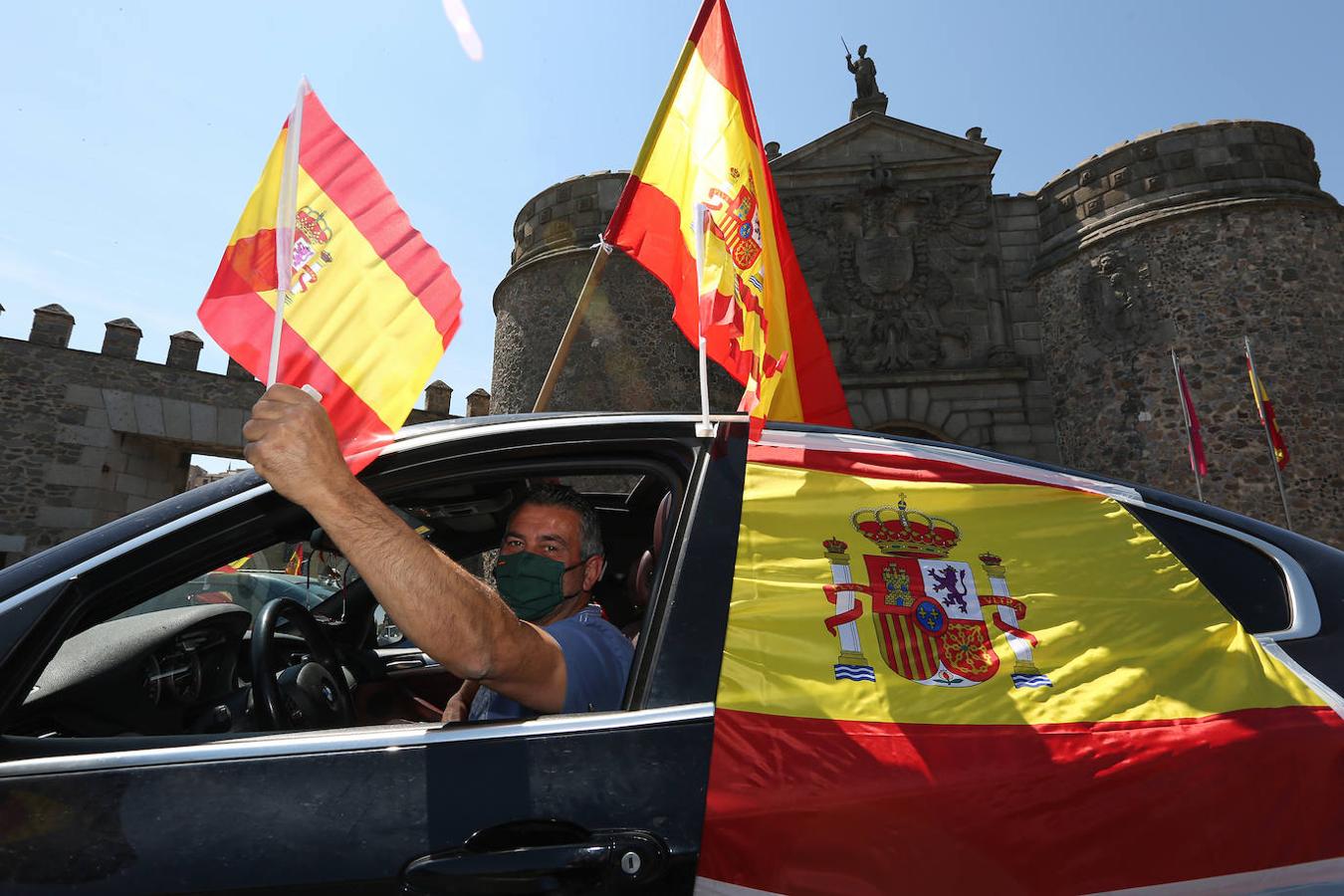 En imágenes: la caravana de Vox colapsa Toledo