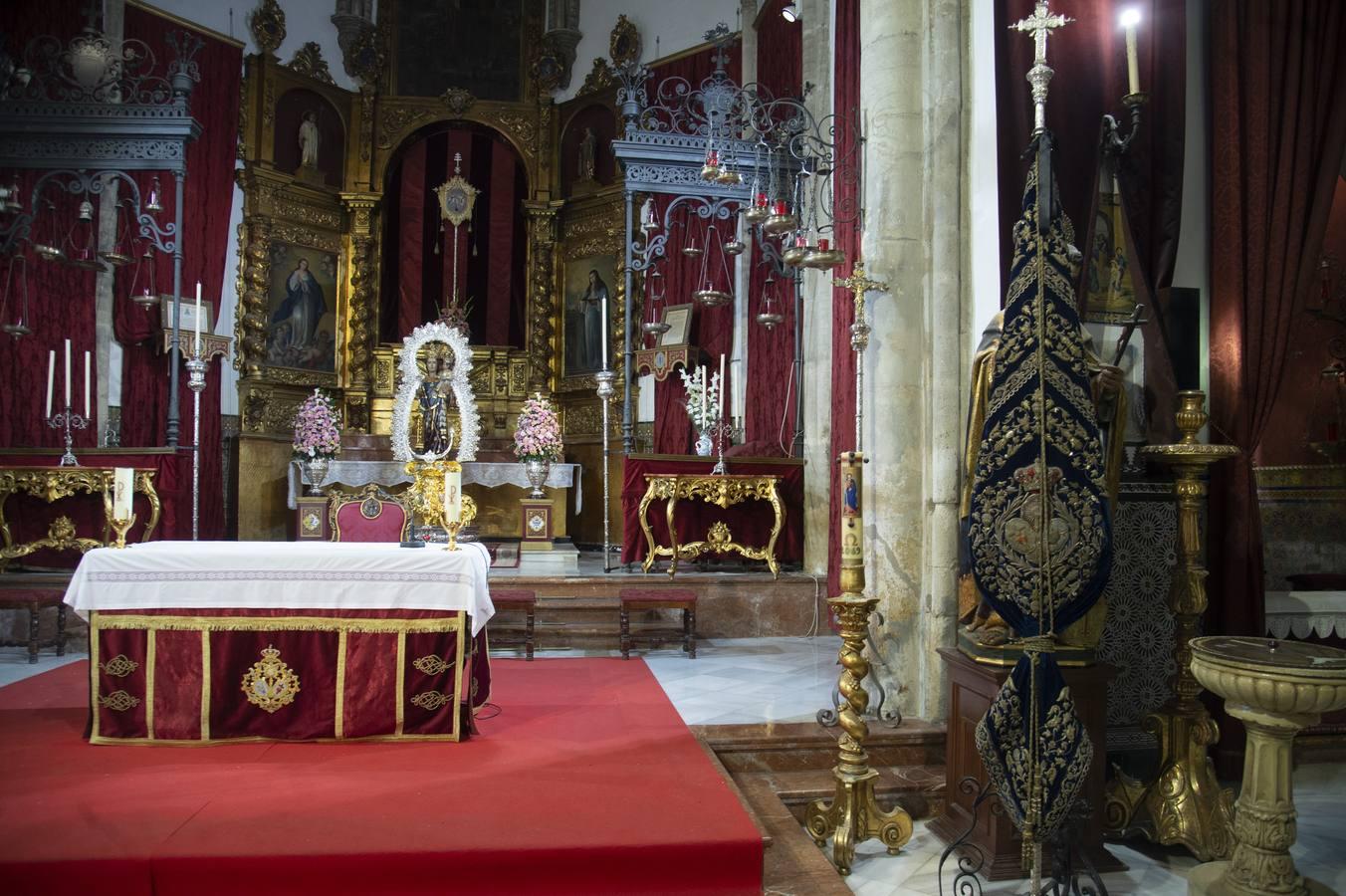 Altar del aniversario de la coronación de la Virgen de la Hiniesta