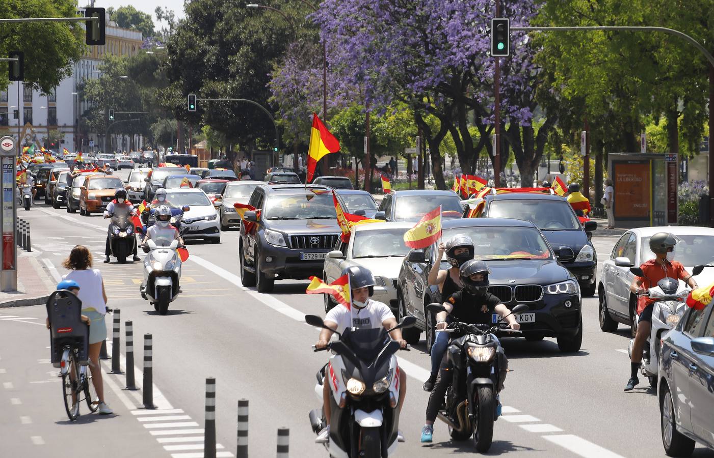 Éxito de la caravana de protesta convocada por Vox en Sevilla