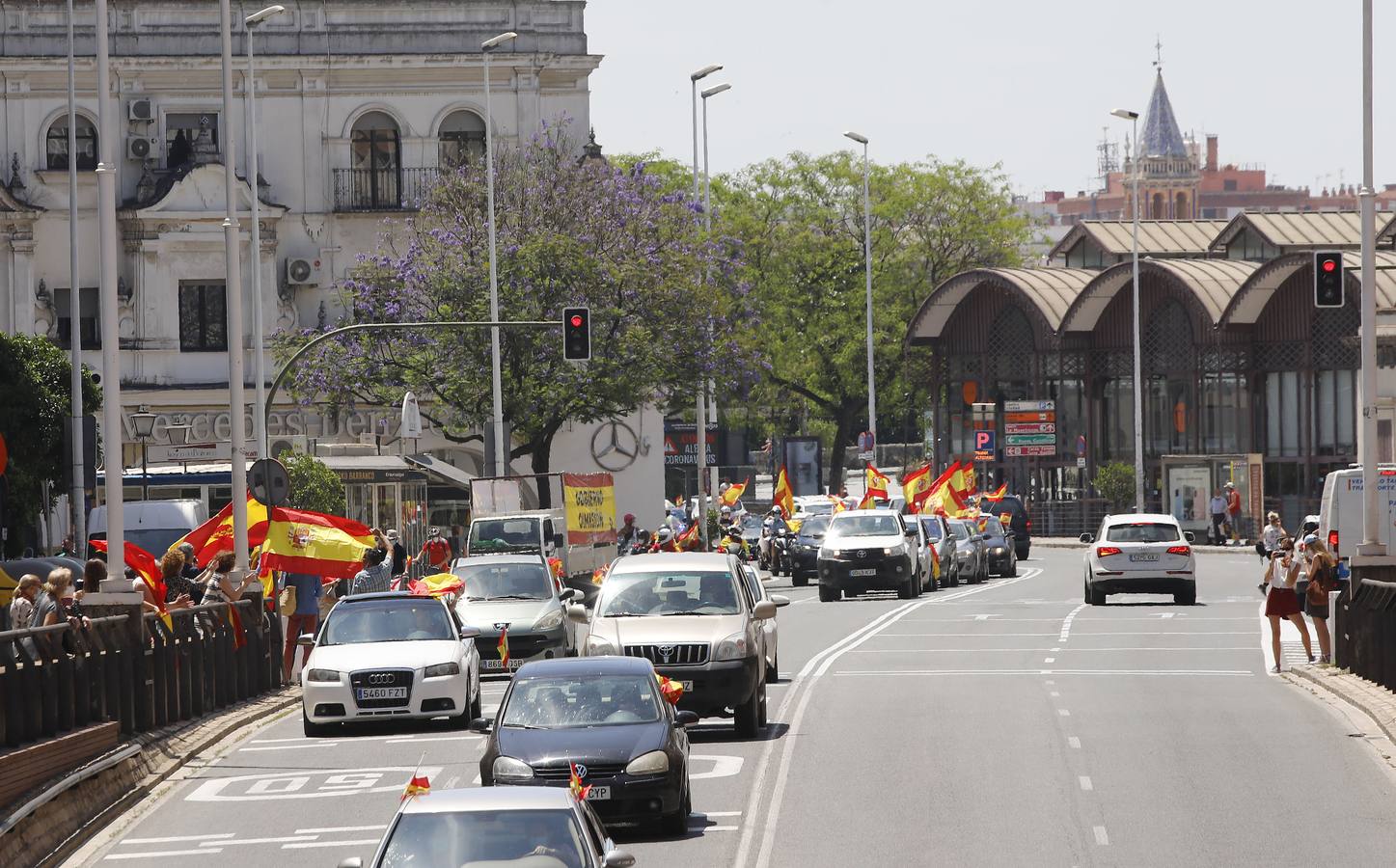 Éxito de la caravana de protesta convocada por Vox en Sevilla