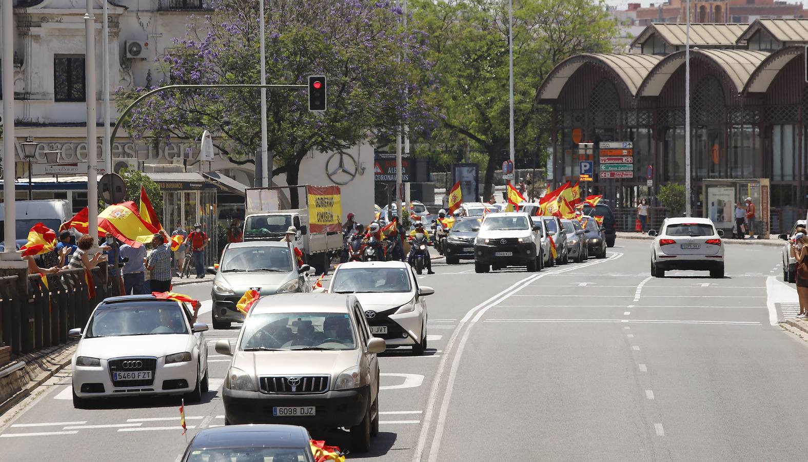 Éxito de la caravana de protesta convocada por Vox en Sevilla