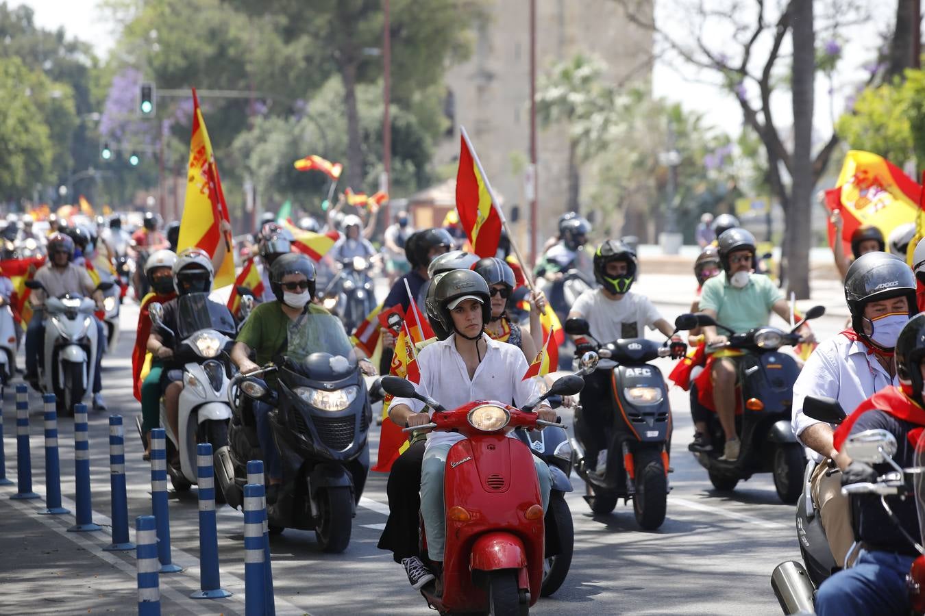 Éxito de la caravana de protesta convocada por Vox en Sevilla