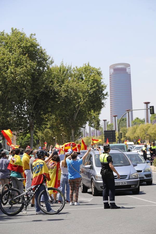 Éxito de la caravana de protesta convocada por Vox en Sevilla