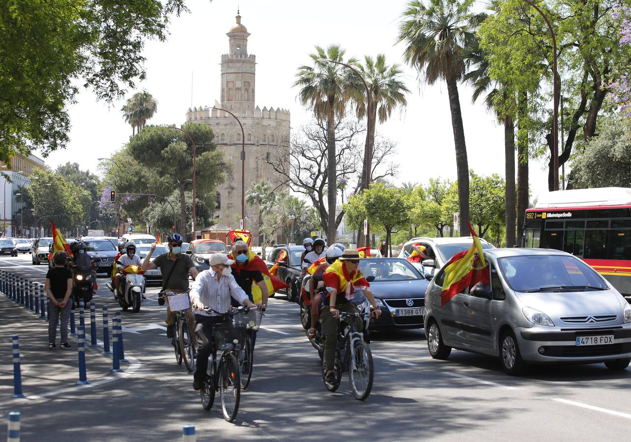 Éxito de la caravana de protesta convocada por Vox en Sevilla