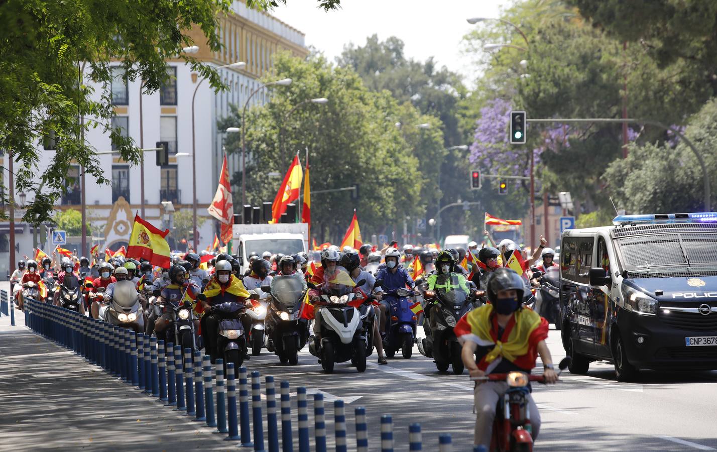 Éxito de la caravana de protesta convocada por Vox en Sevilla